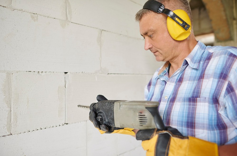 You are currently viewing Garantie décennale maçon : que couvre-t-elle vraiment ?